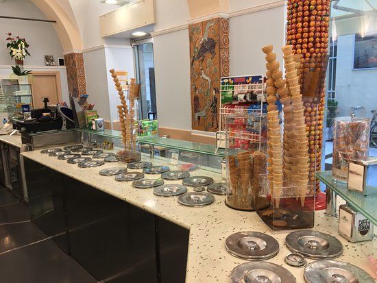 Gelateria Centrale Produzione Propria Specialita' Pinguino