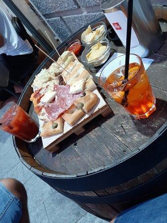 E.brezza Enoteca Wine Bar