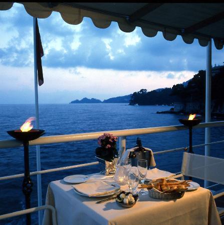 Eden Roc Lounge & Restaurant