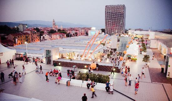 Centro Commerciale Molo 8.44